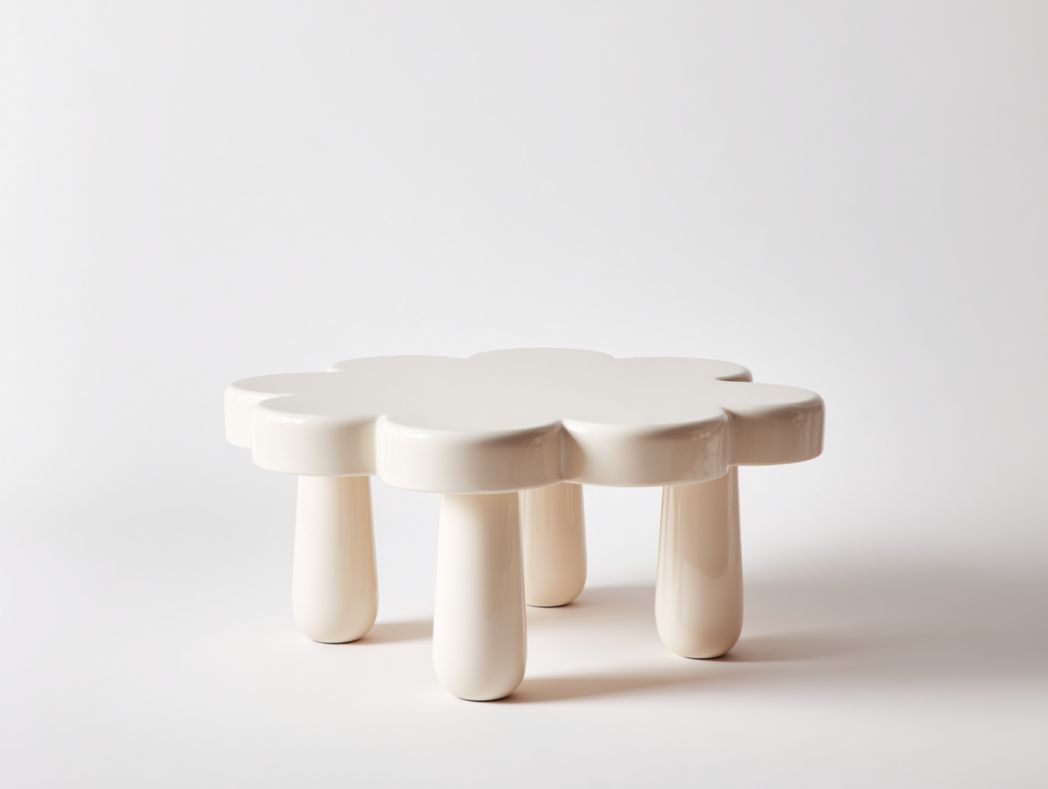 Table basse en forme de fleur couleur blanc crème