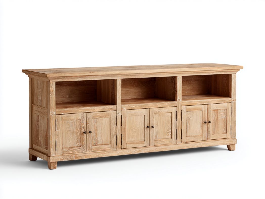 Meuble TV brun clair en bois de pin avec trois compartiments ouverts et six portes de rangement