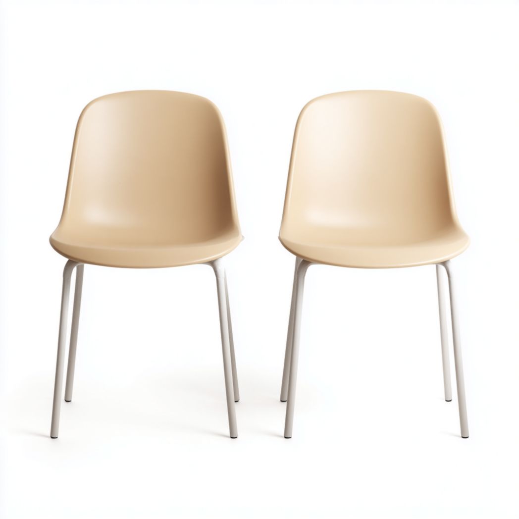 Chaise en plastique beige avec dossier et pieds métalliques blancs