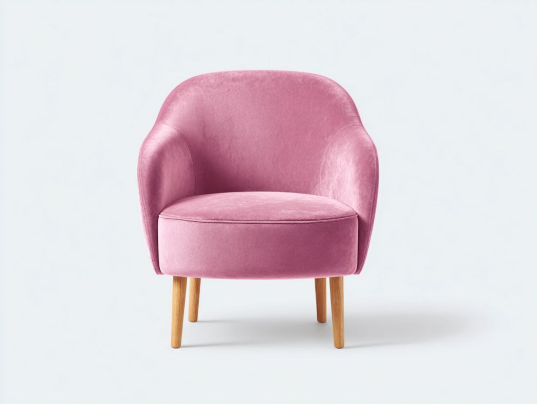 Fauteuil en velours rose avec dossier arrondi et pieds en bois brun clair