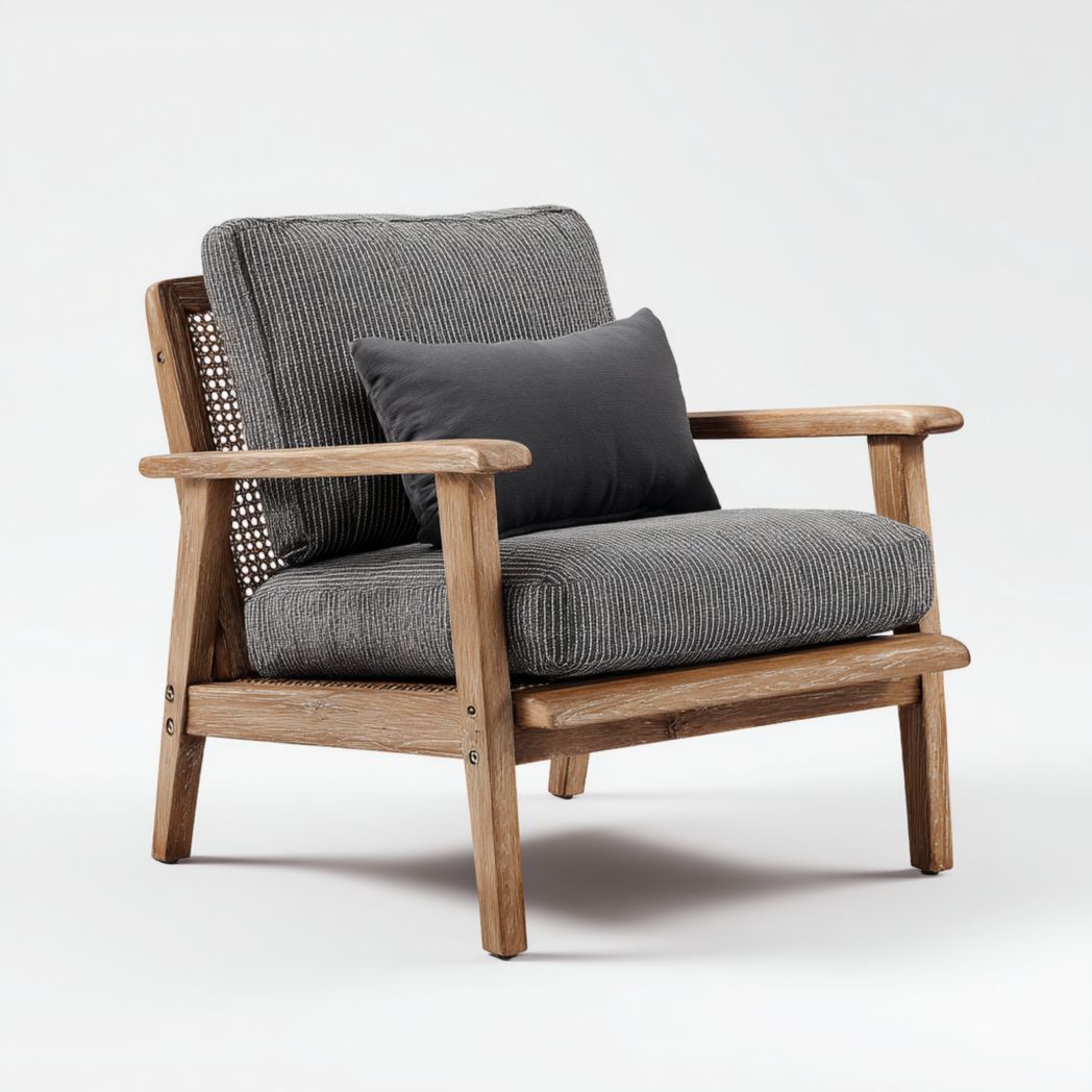 Fauteuil en tissu gris à rayures avec cadre en bois et dossier à panneau en cannage