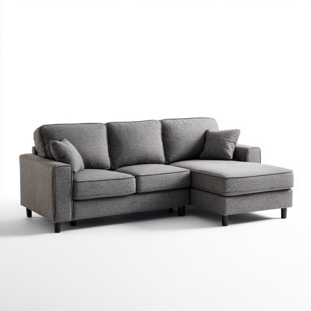 Canapé d'angle en tissu gris, forme en L, pieds en bois noir, avec deux coussins