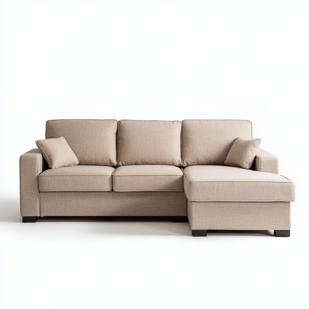 Canapé d'angle en tissu beige-brun, en forme de L, avec pieds en bois foncé et deux coussins.