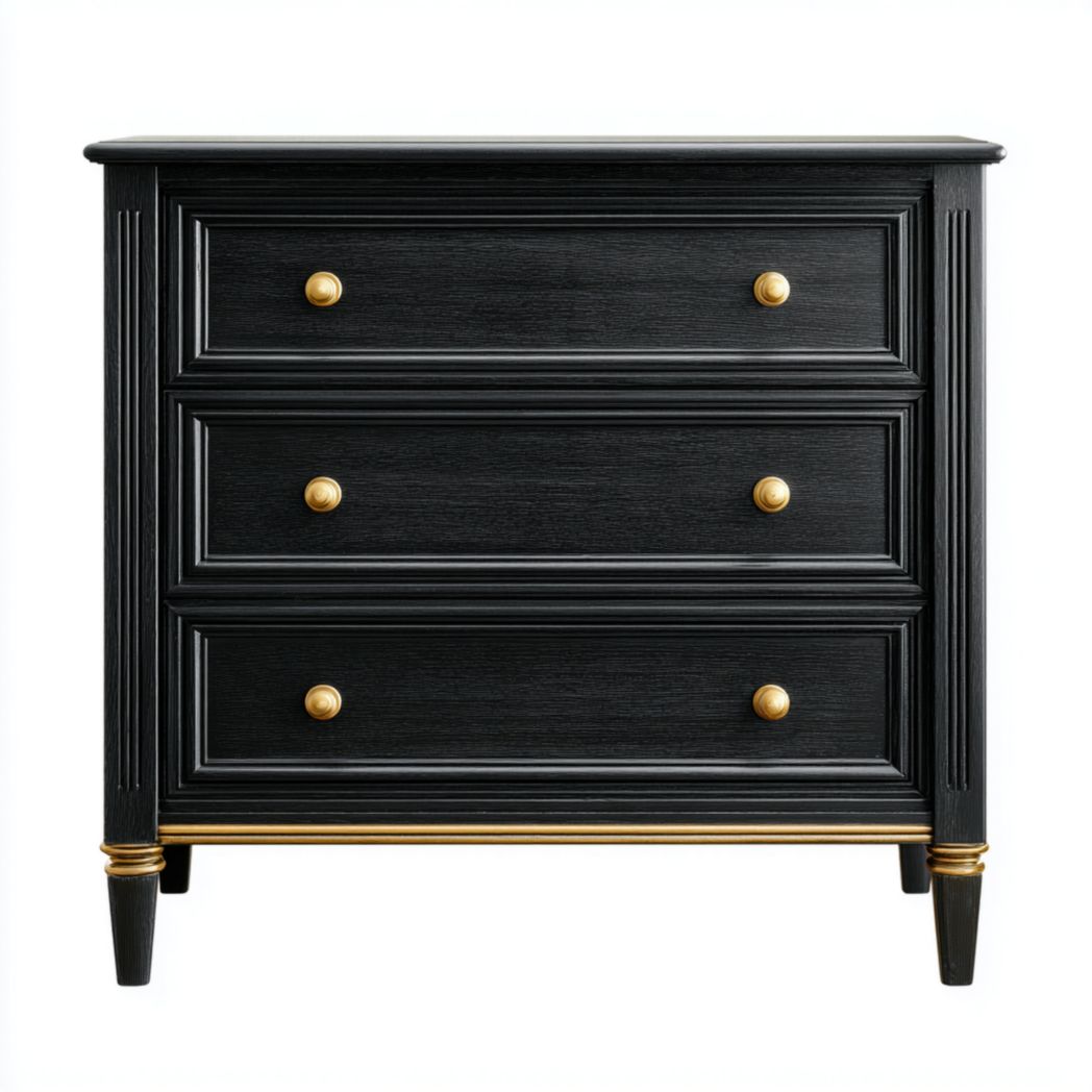 Commode à trois tiroirs en bois noir avec poignées et bordures dorées