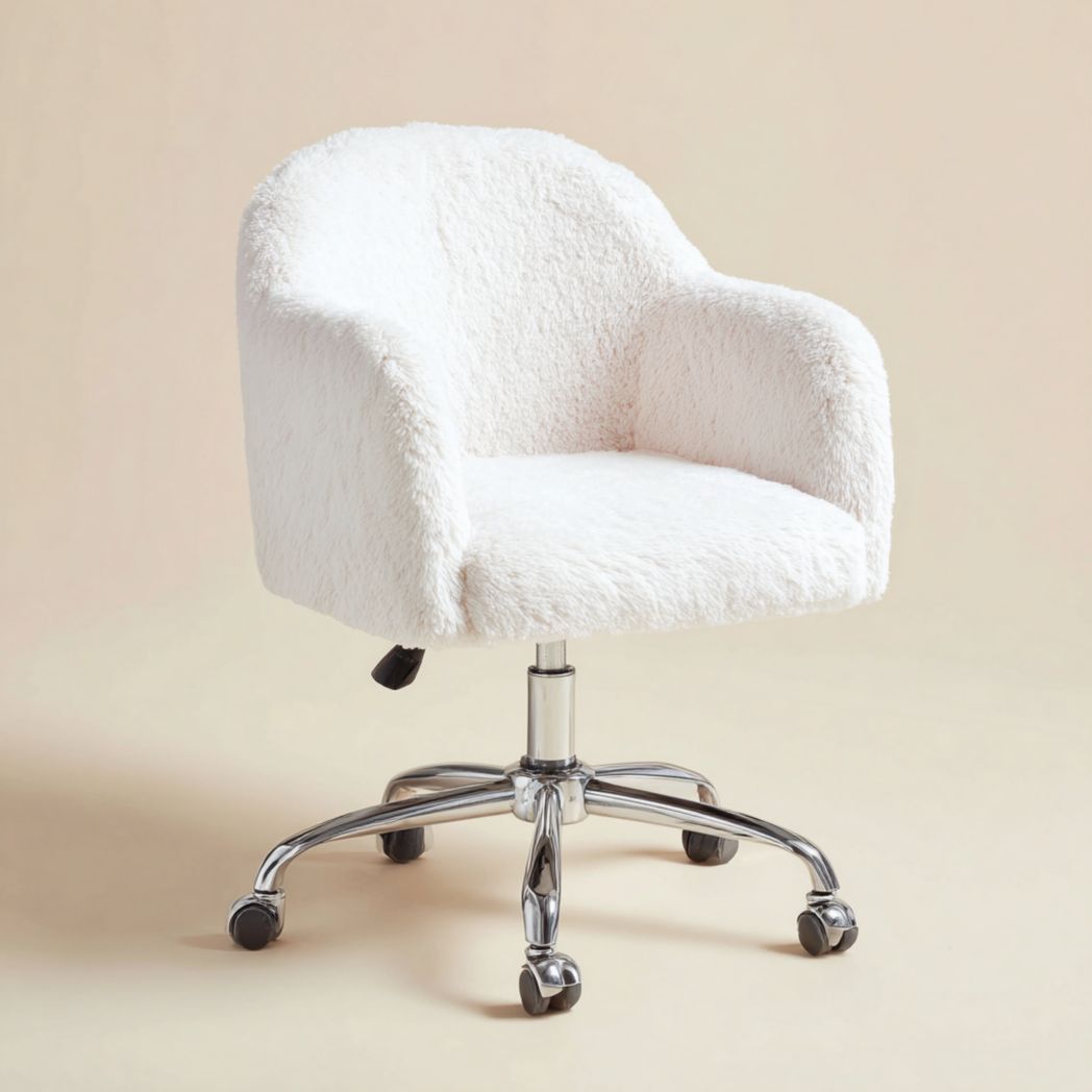 Chaise de bureau en tissu bouclette blanche avec base en métal chromé réglable en hauteur
