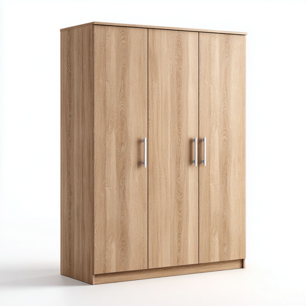 Armoire en bois à trois portes couleur chêne clair avec poignées métalliques argentées