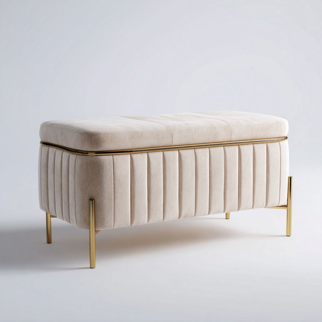 Banquette en tissu à rayures verticales blanc cassé, pieds métalliques dorés