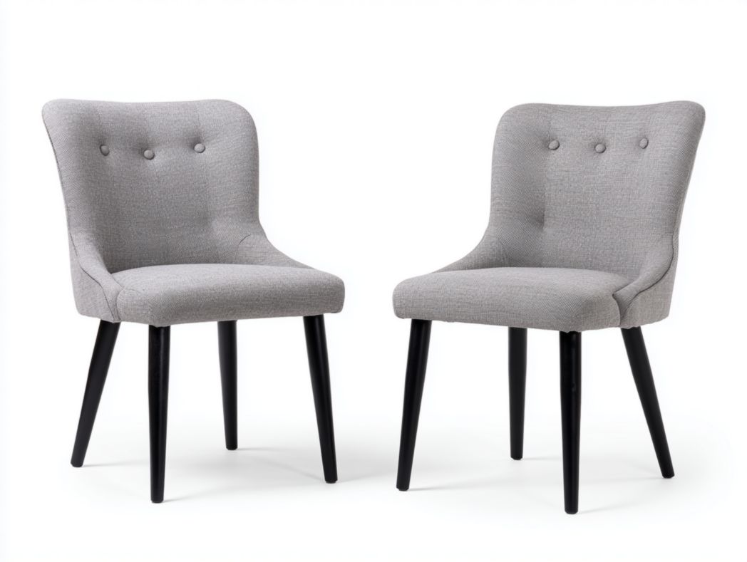 Lot de 2 chaises en tissu gris clair, dossier à boutons et pieds coniques en bois