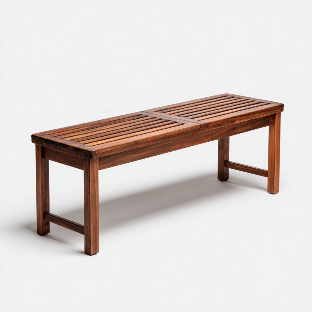 Banc en bois brun foncé à lattes sans dossier