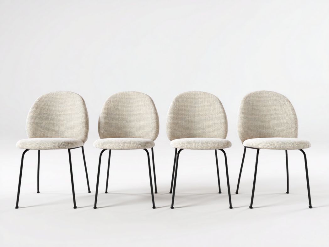 Lot de 4 chaises en tissu bouclé blanc, dossier arrondi et pieds métalliques noirs