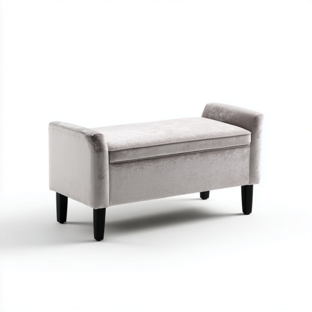 Banc de lit gris clair en velours avec espace de rangement et pieds en bois noirs