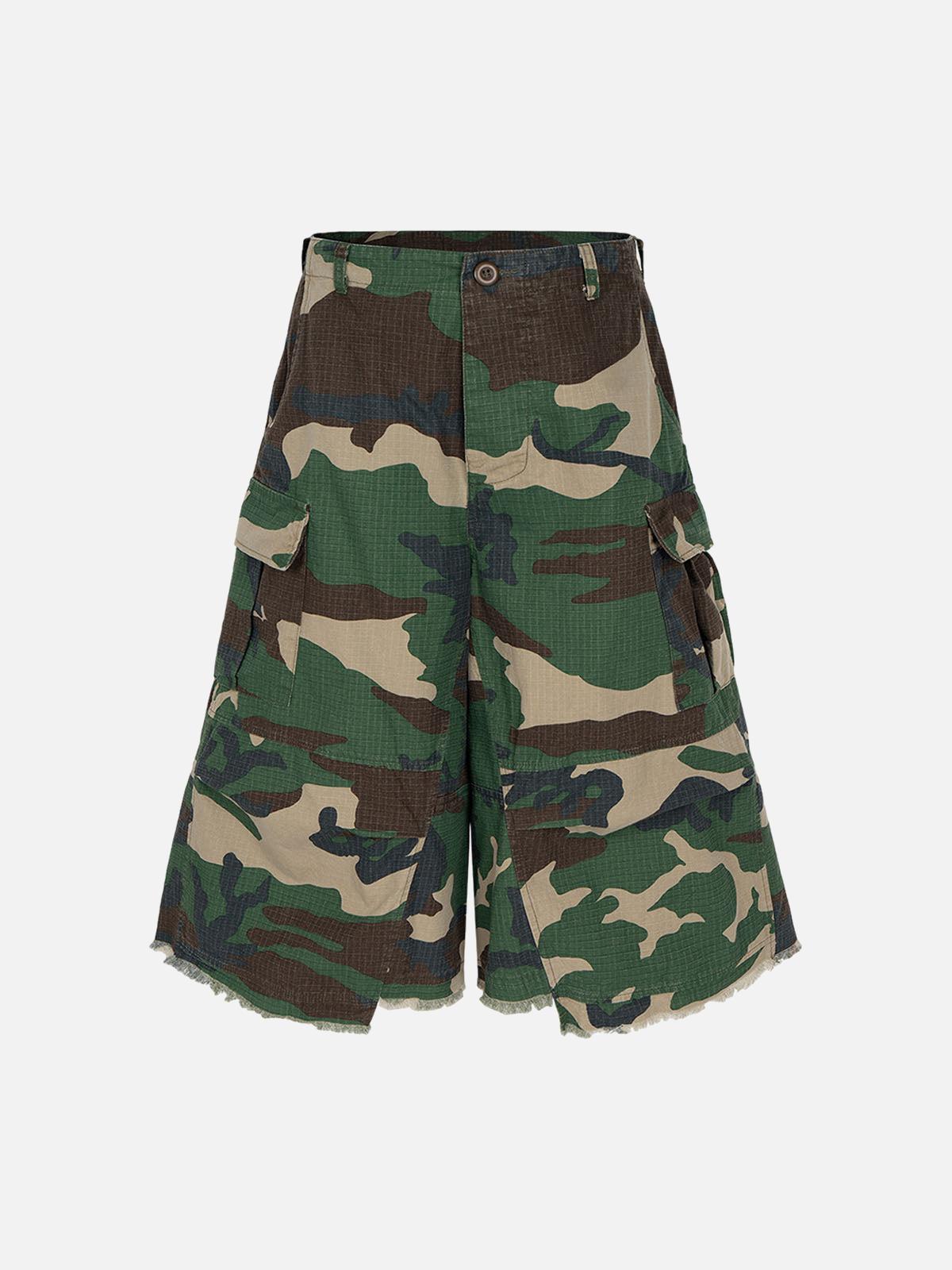 TALISHKO Camouflage Buckle Waist Cropped Cargo Shorts