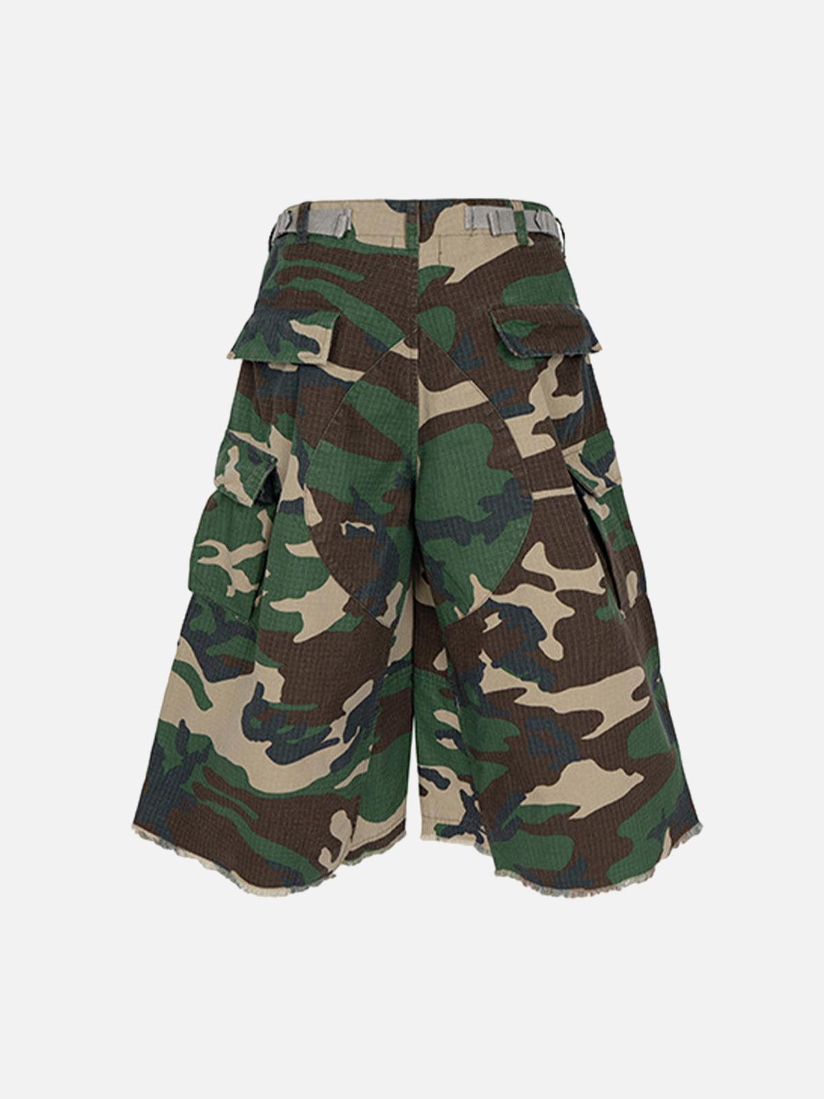 TALISHKO Camouflage Buckle Waist Cropped Cargo Shorts