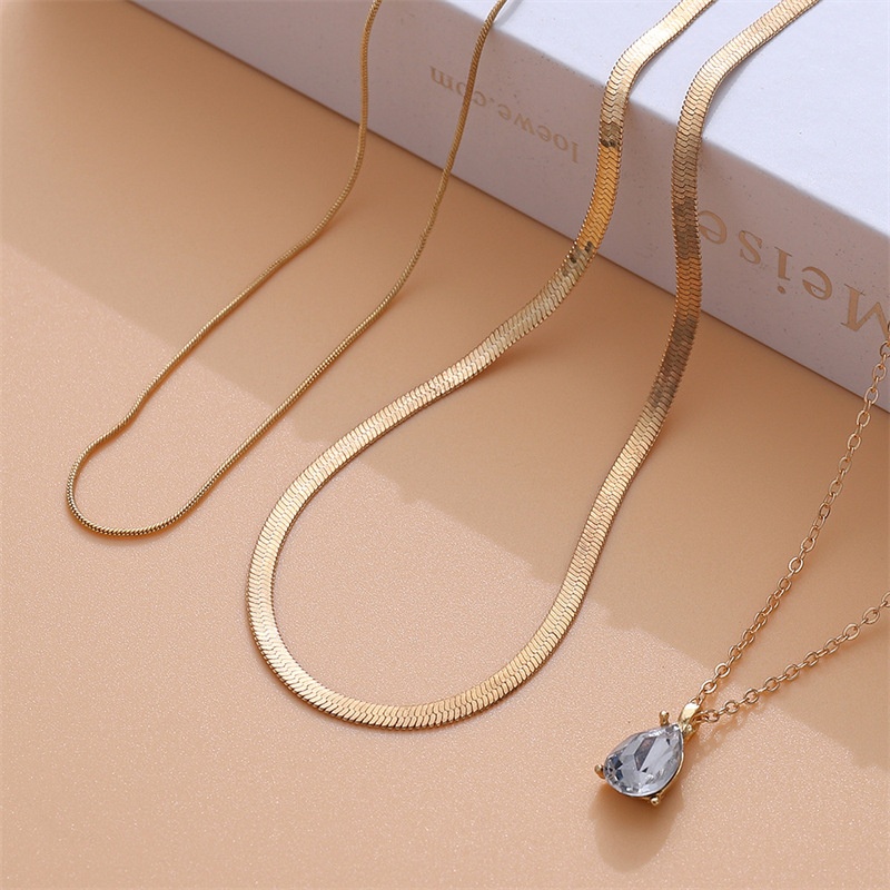 Elegant Layered Teardrop Pendant Necklace