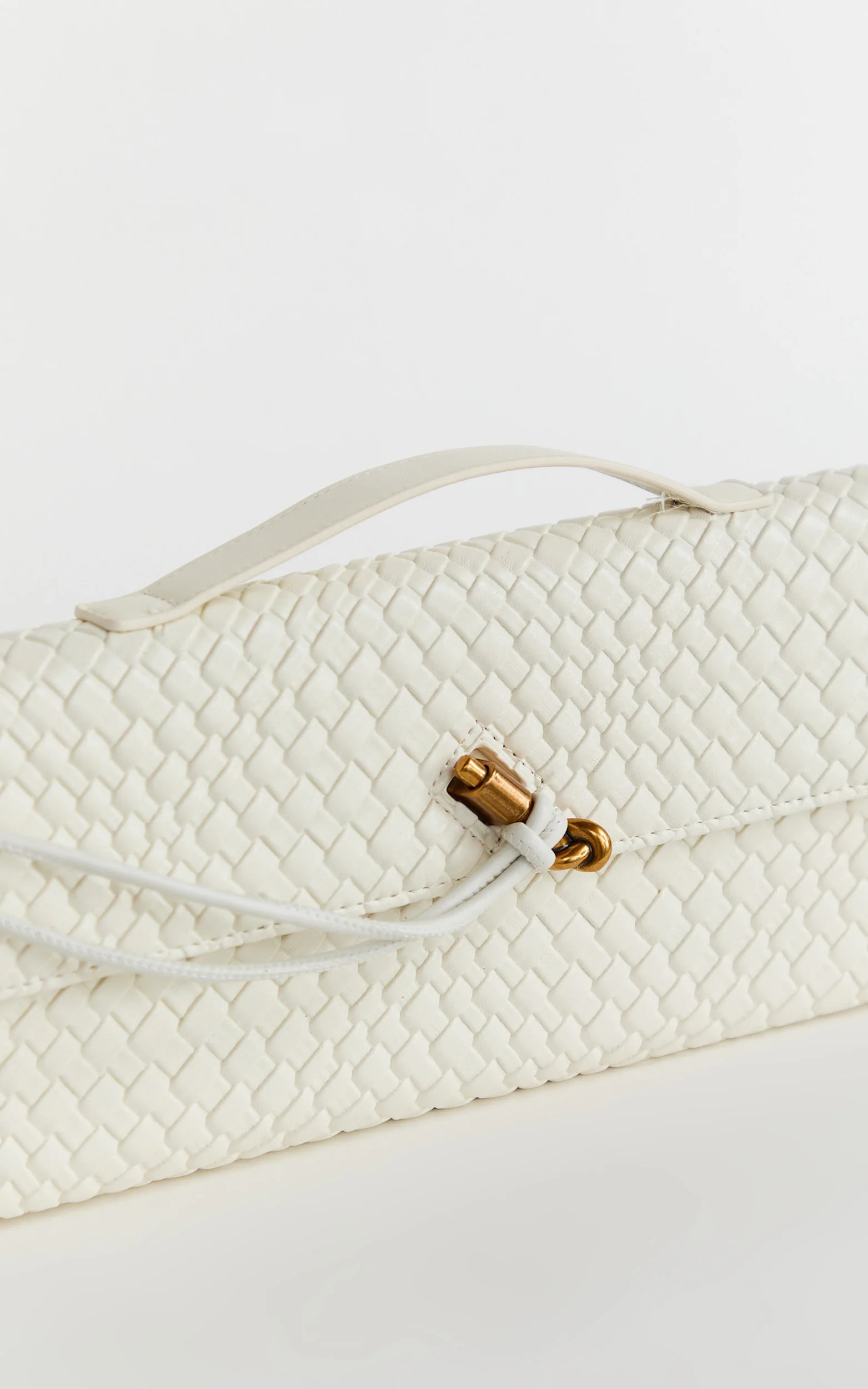 Krizza Bag - Woven Clutch Bag in White
