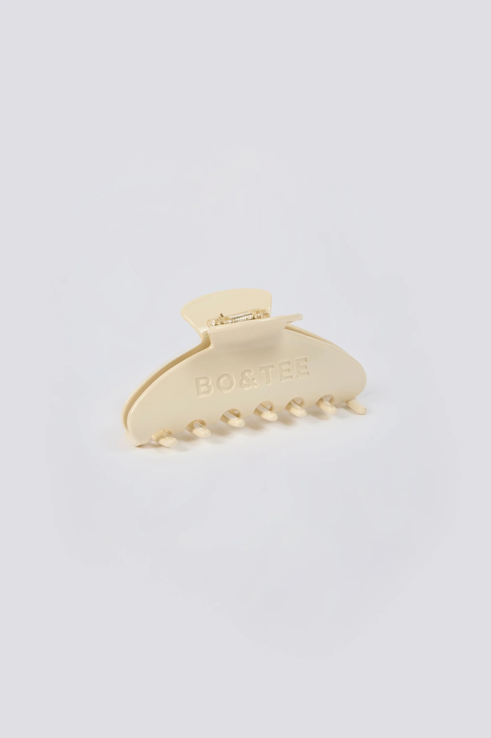 Medium Claw Clip in White