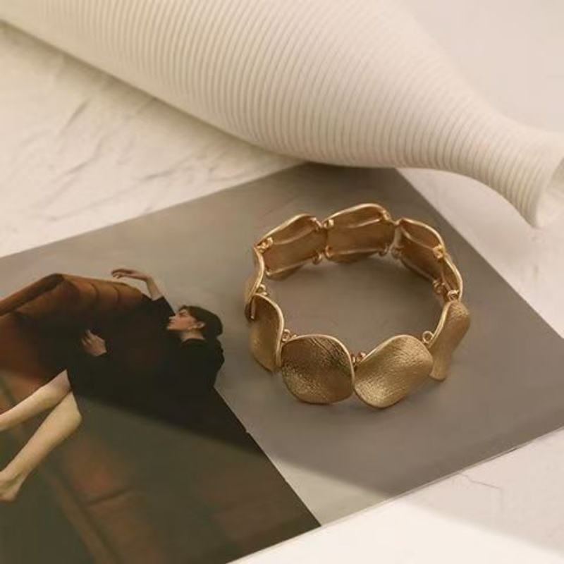 Chic Gold Disc Bracelet