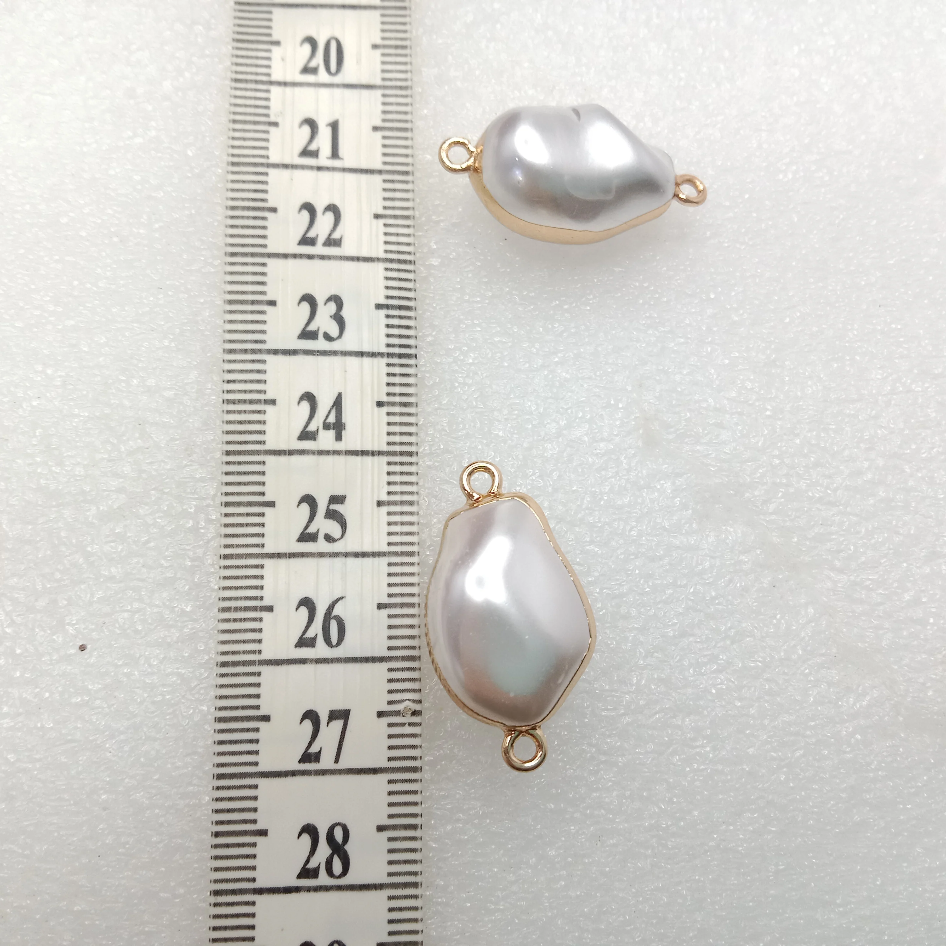 White (4pcs) high quality pearl connectors 28mm(2cm )
