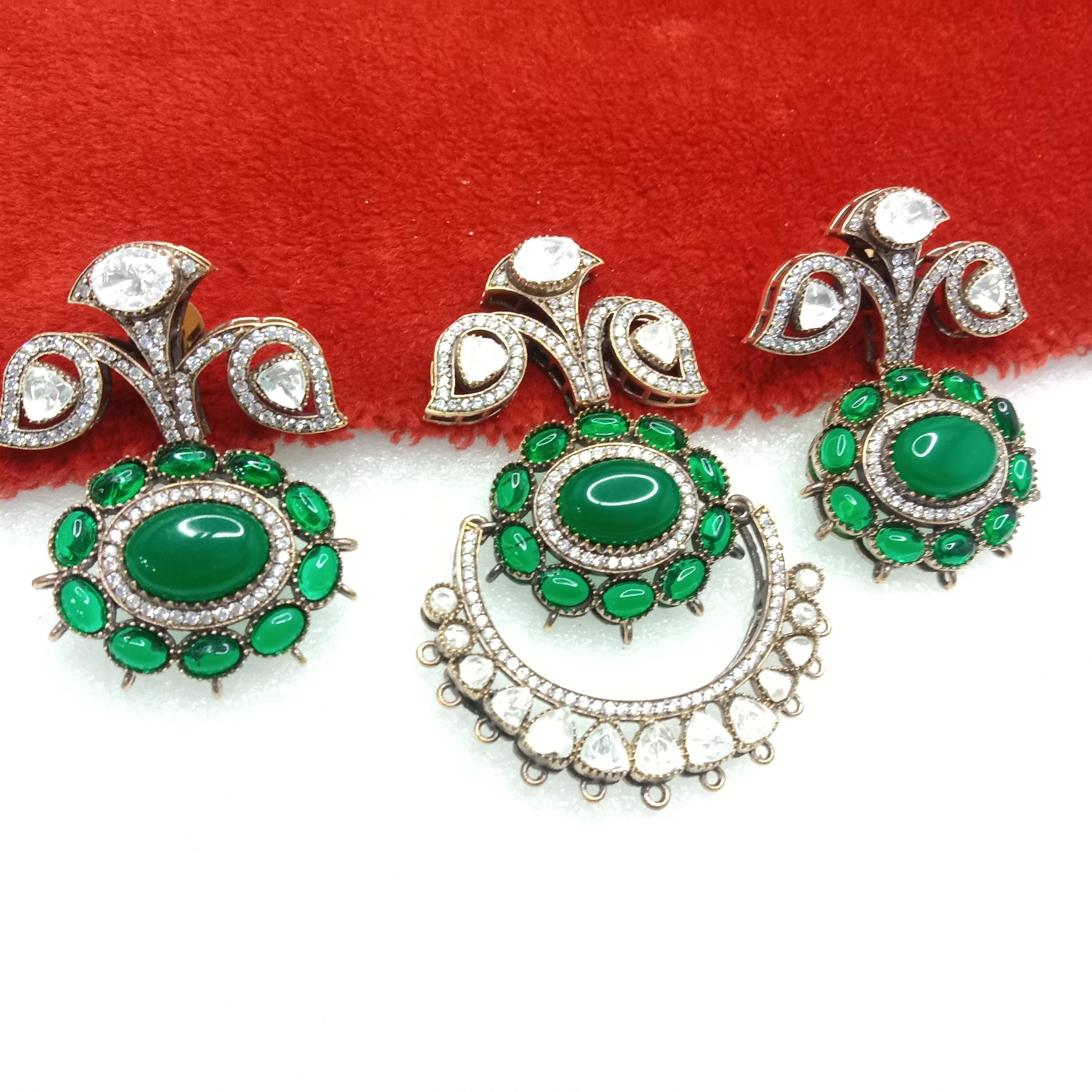 Dark green(1set) high quality Victorian pendant set (3 inches approx)