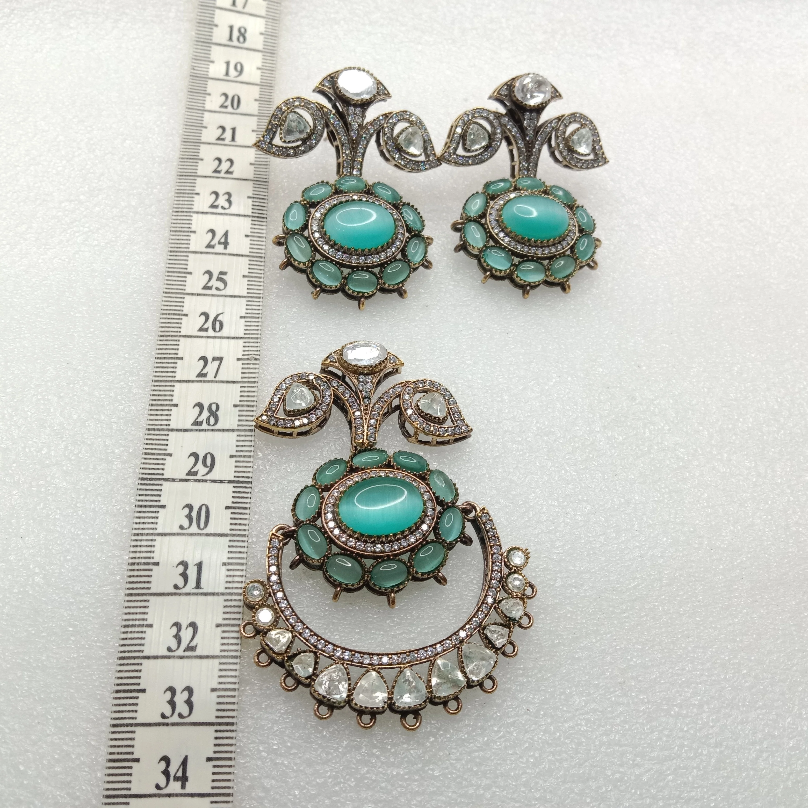 Sea green (1set) high quality Victorian pendant set (3 inches approx)