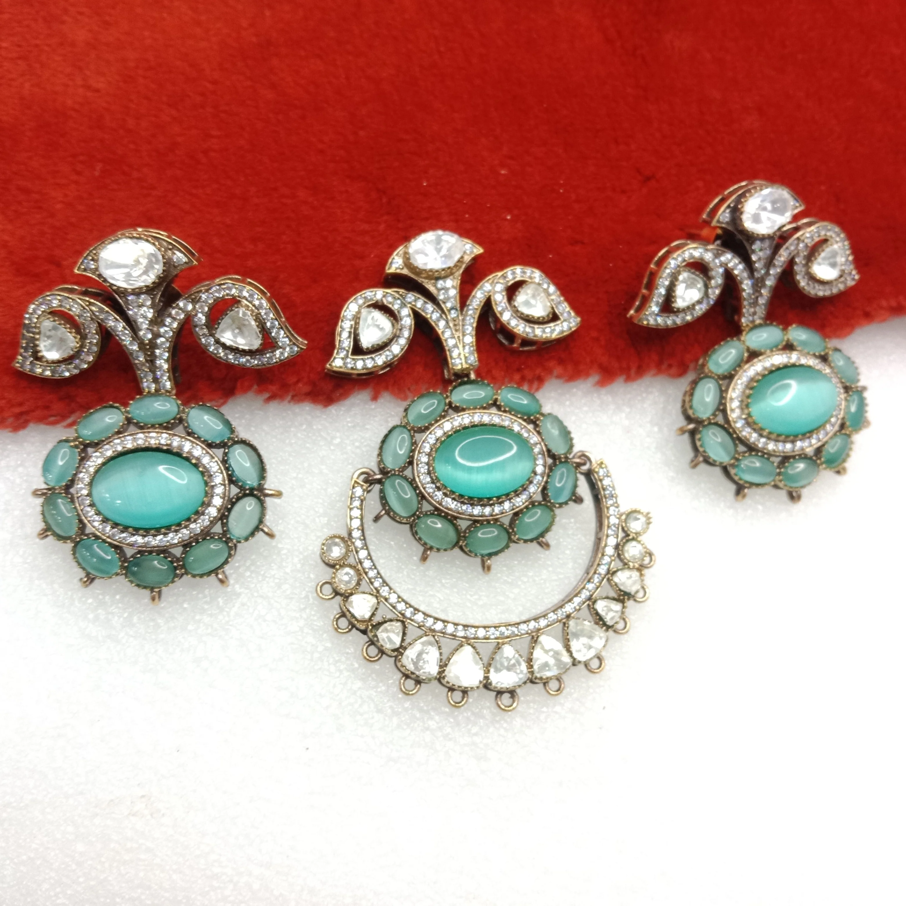 Sea green (1set) high quality Victorian pendant set (3 inches approx)