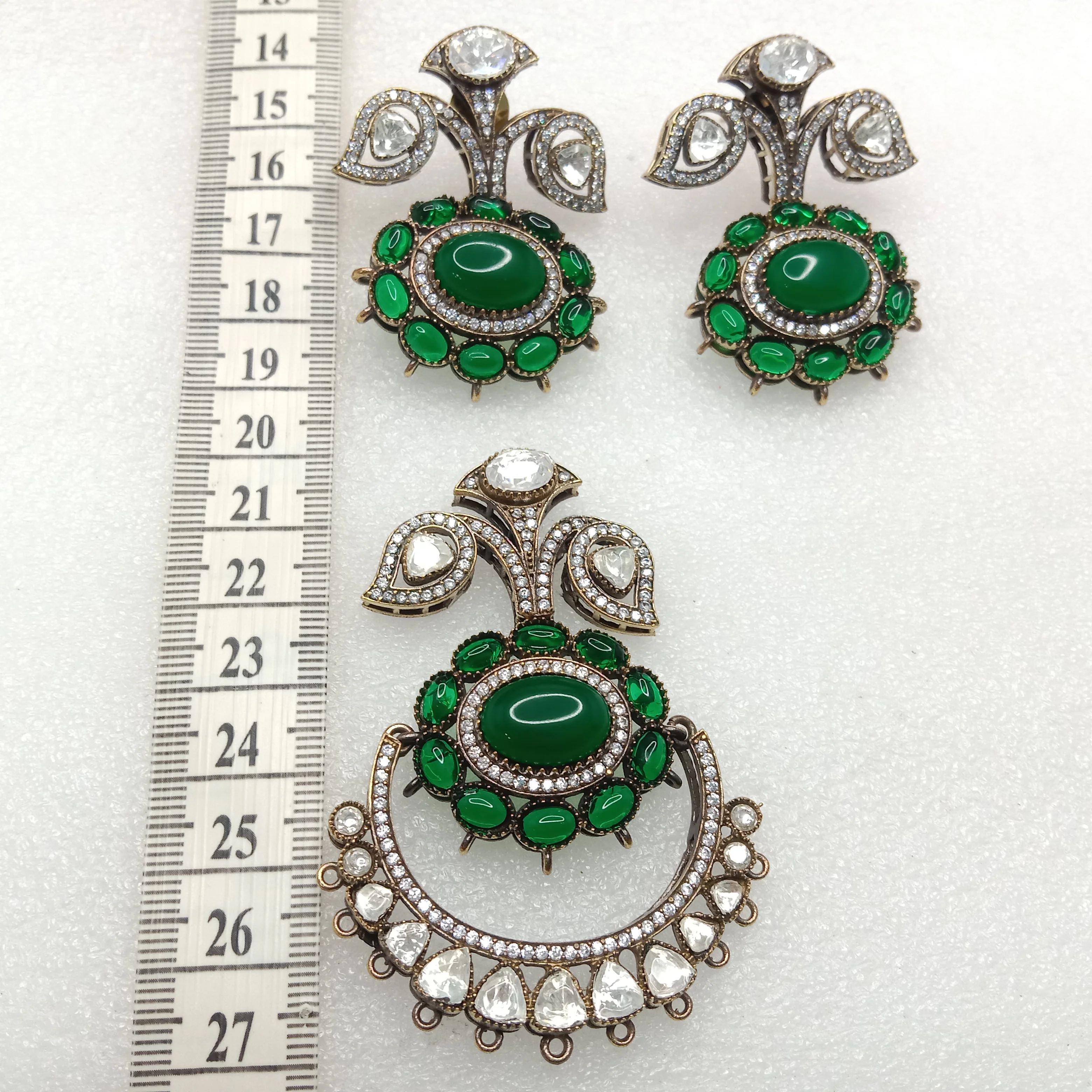 Dark green(1set) high quality Victorian pendant set (3 inches approx)