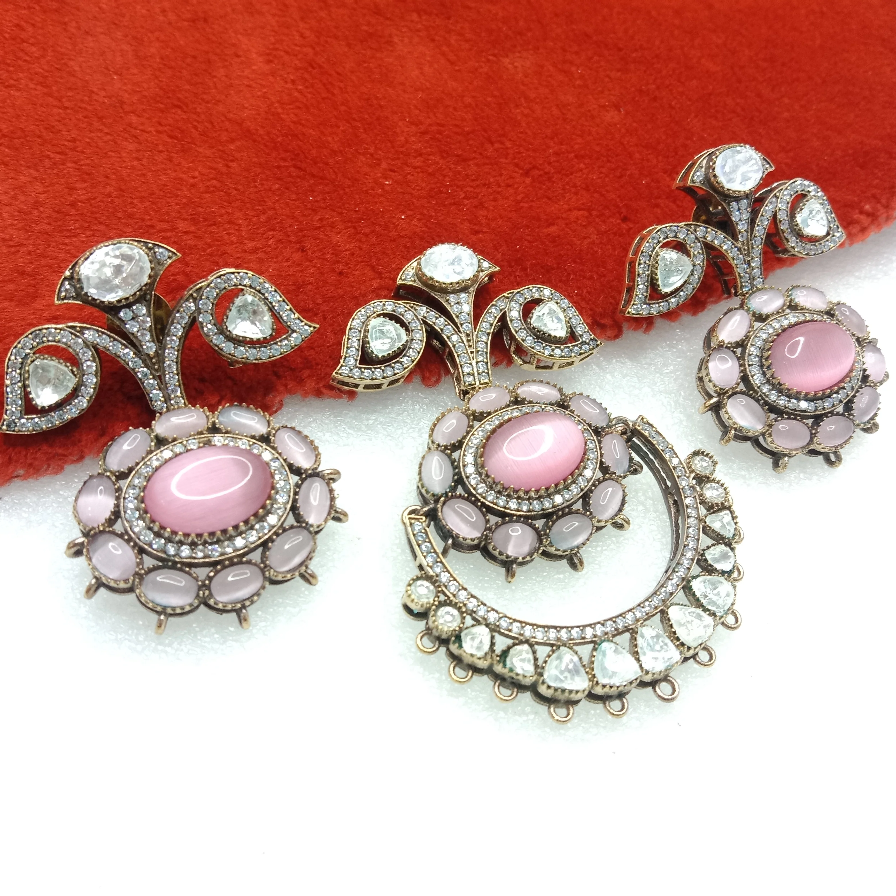 Light pink (1set) high quality Victorian pendant set (3 inches approx)