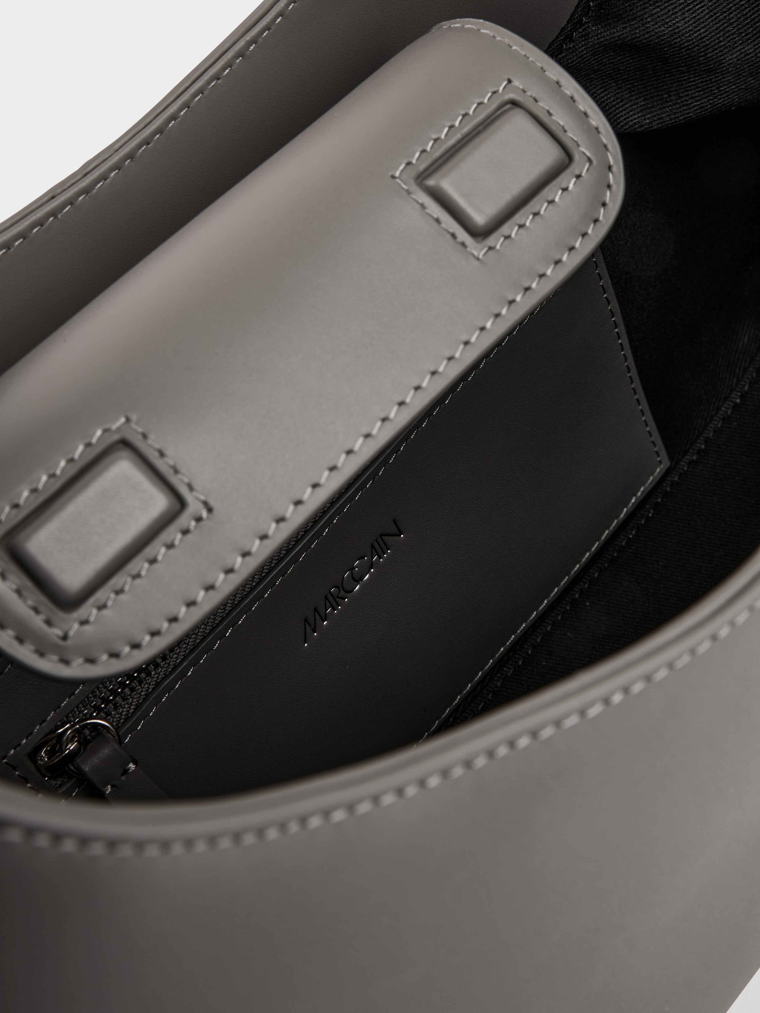 Marc Cain Leather shoulder bag