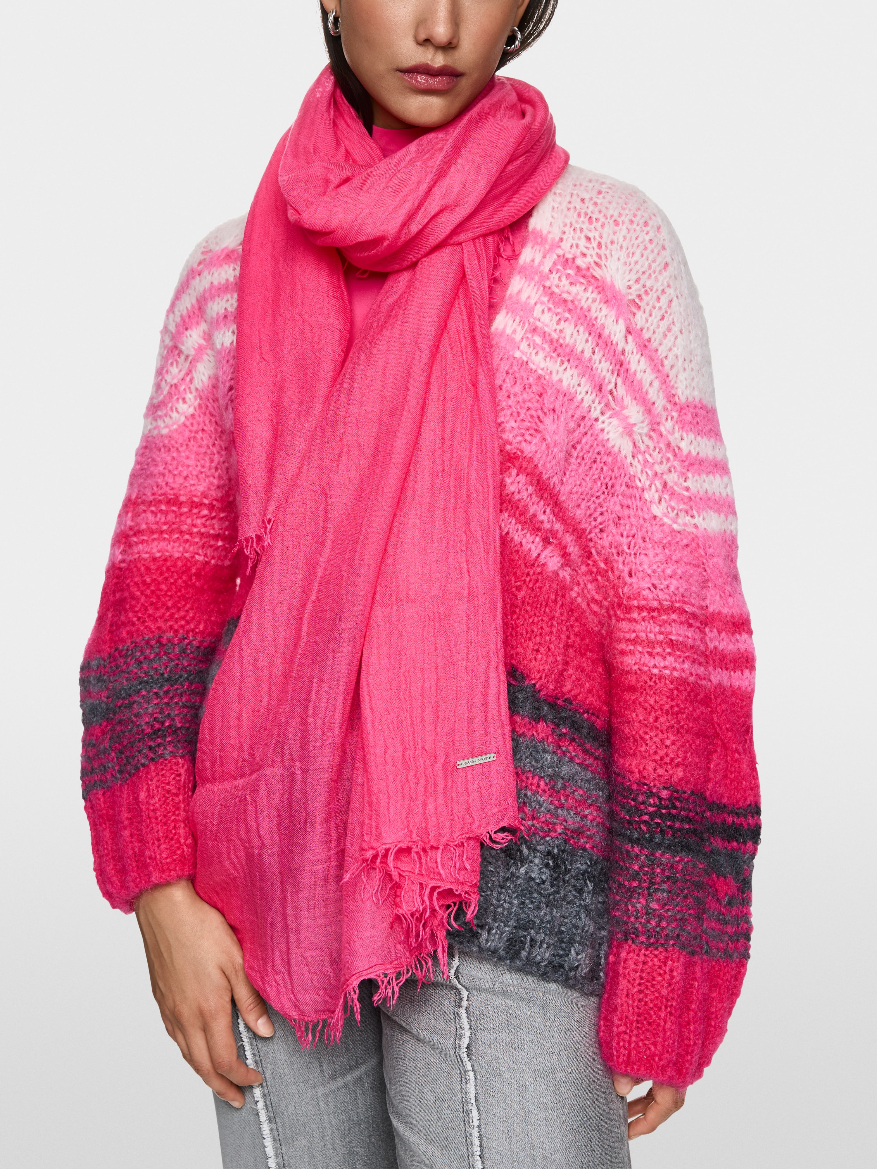 Marc Cain Lightweight scarf in crinkle look