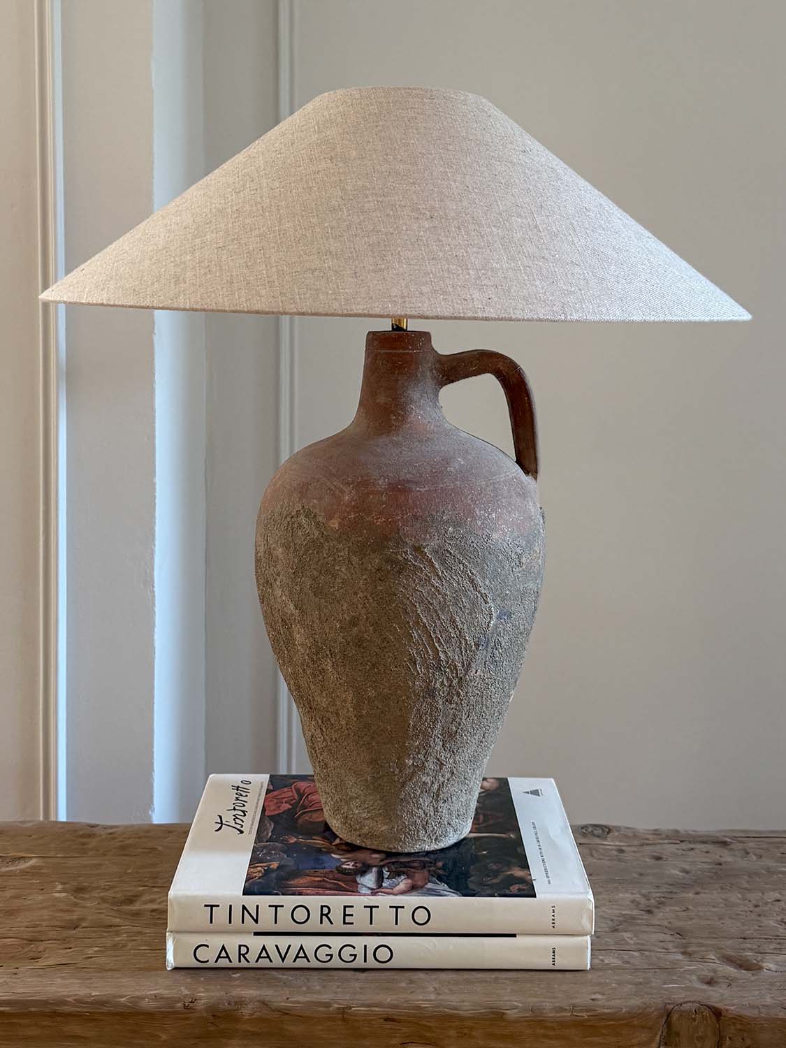 Lampe Terracotta mit antikem Keramikfuß