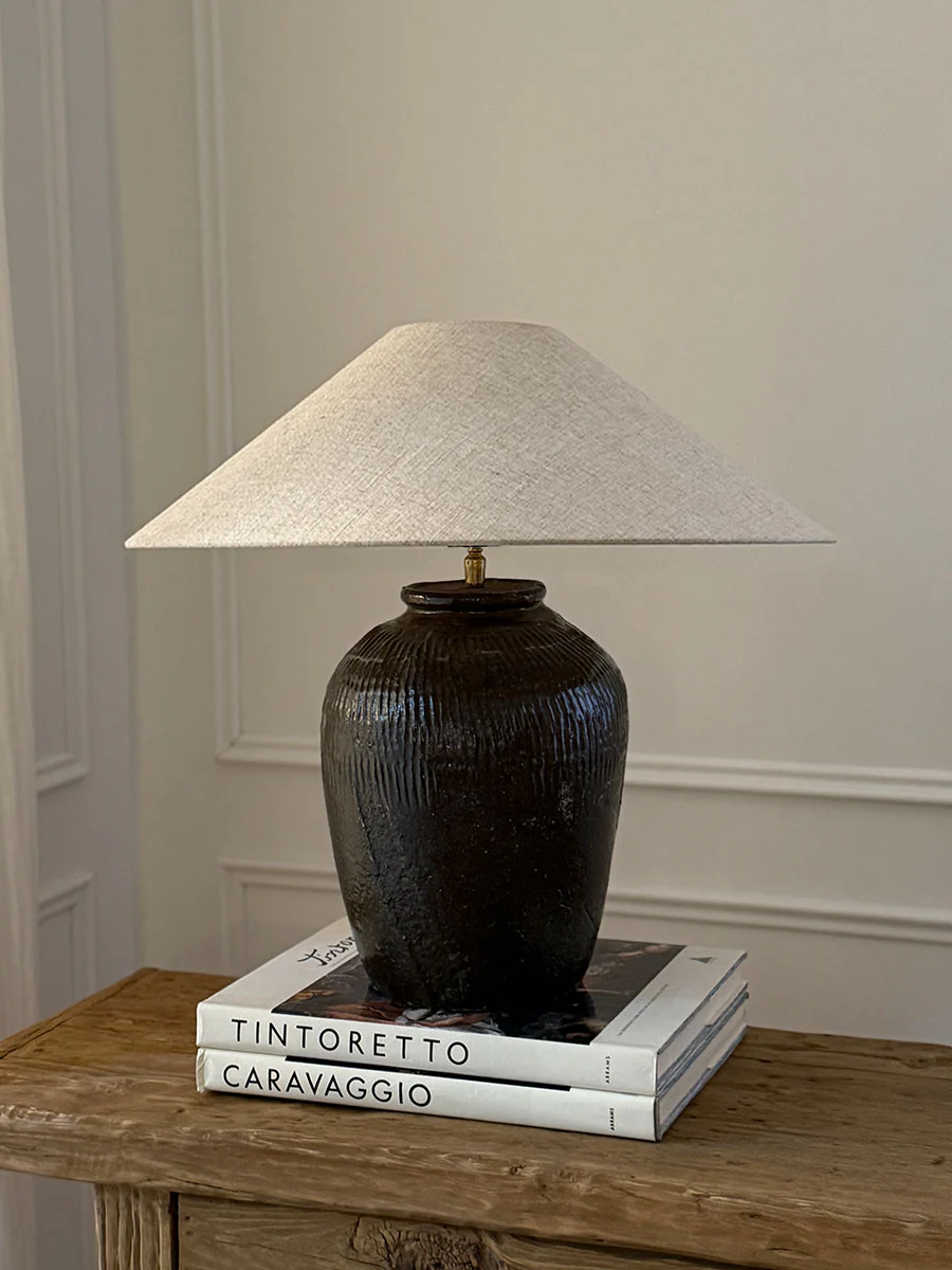 Lampe mit antikem Keramikfuß