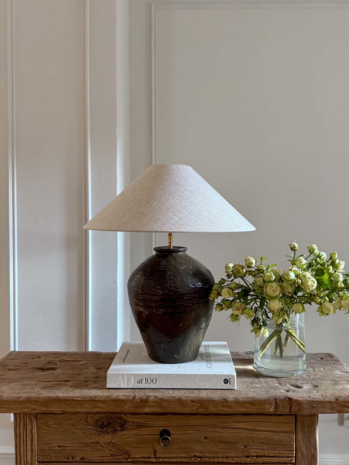 Lampe mit antikem Keramikfuß