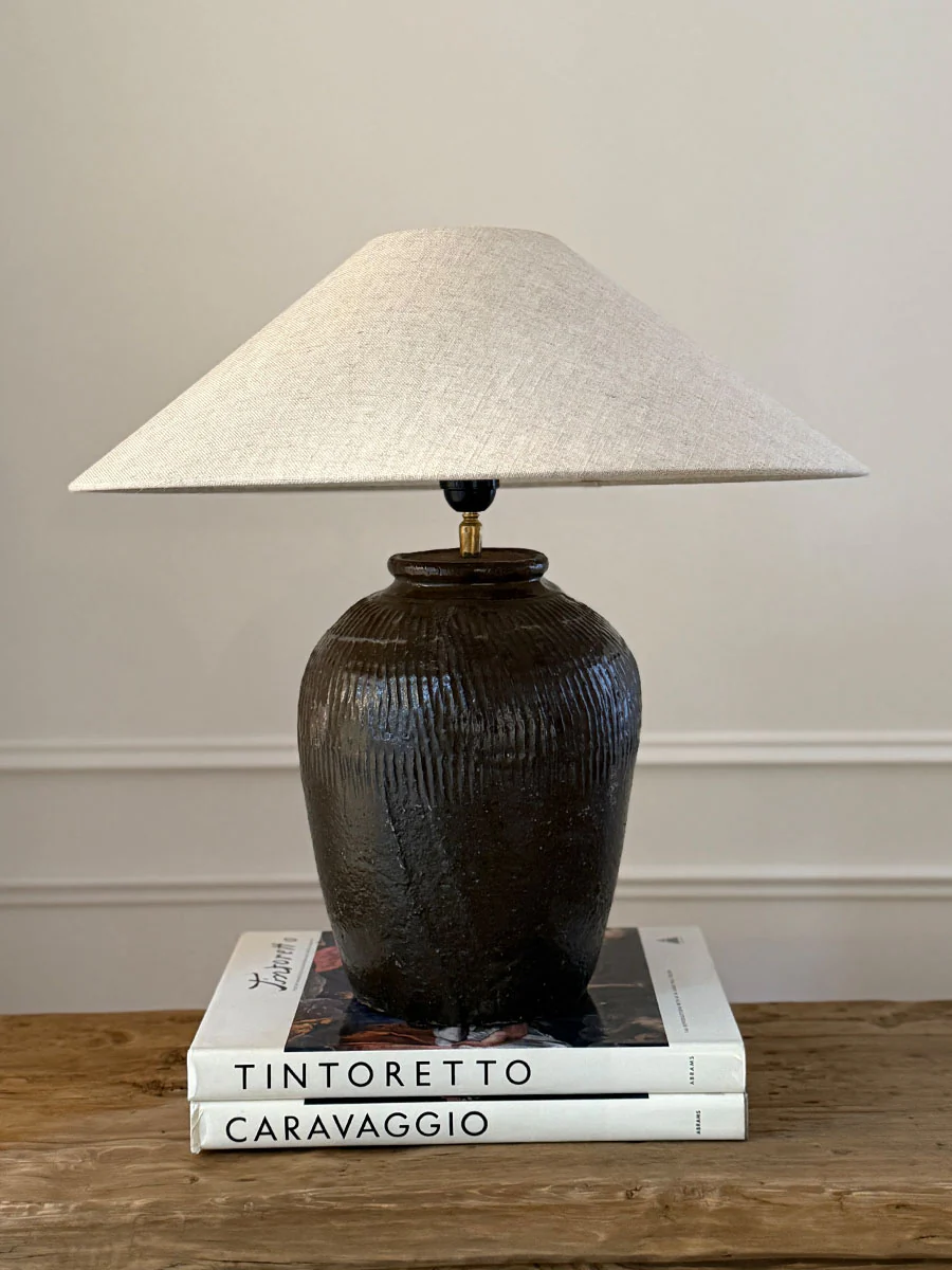 Lampe mit antikem Keramikfuß