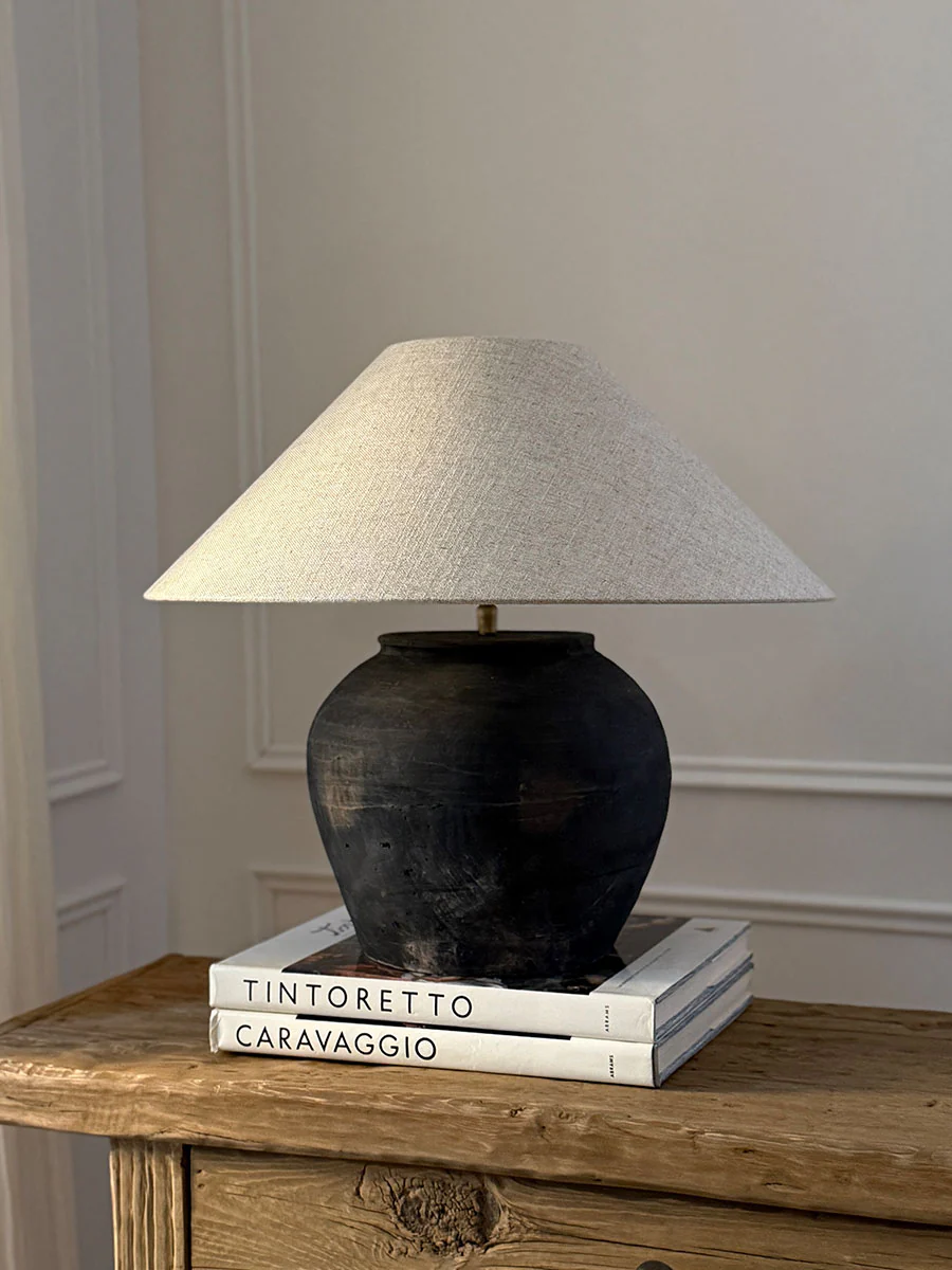 Lampe mit antikem Keramikfuß