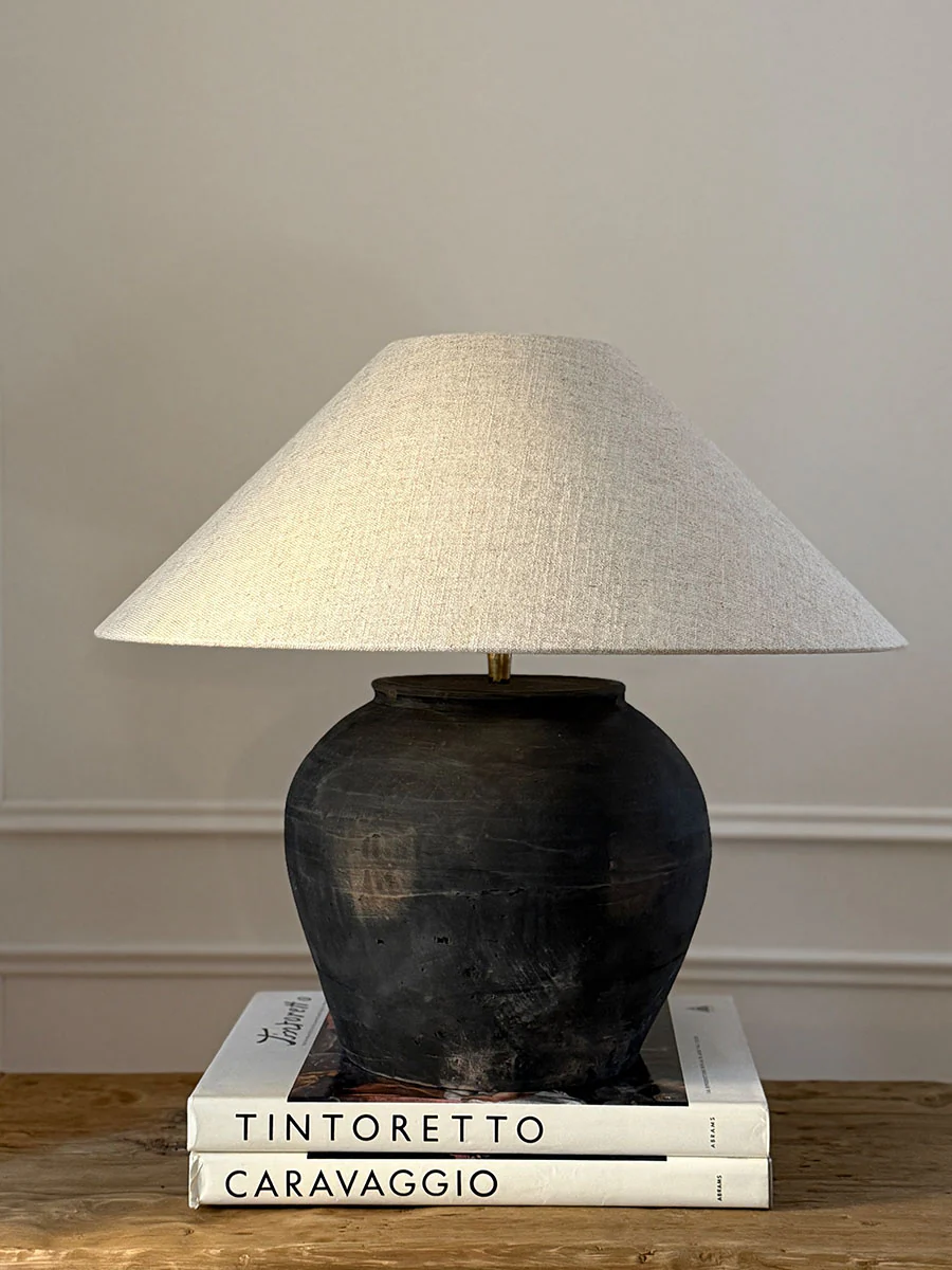 Lampe mit antikem Keramikfuß