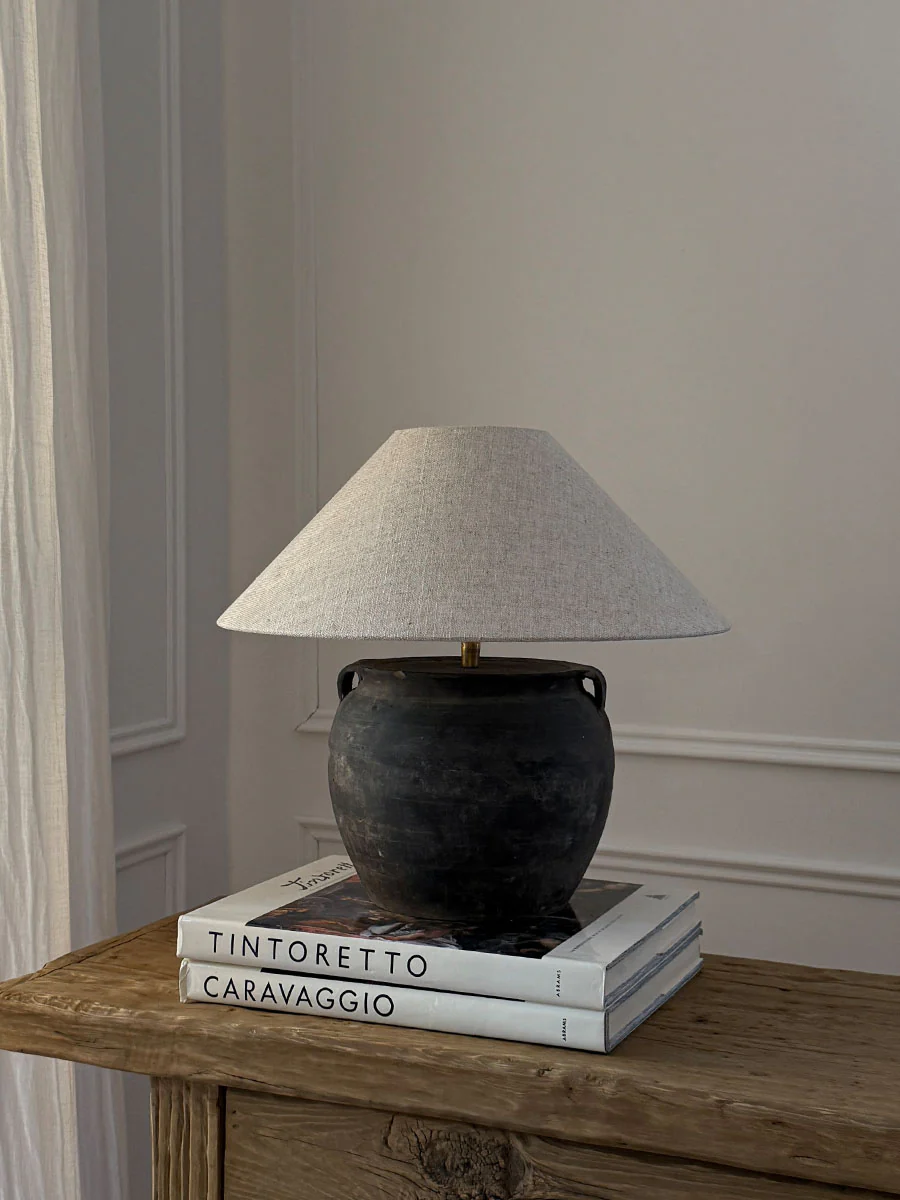 Lampe mit antikem Keramikfuß