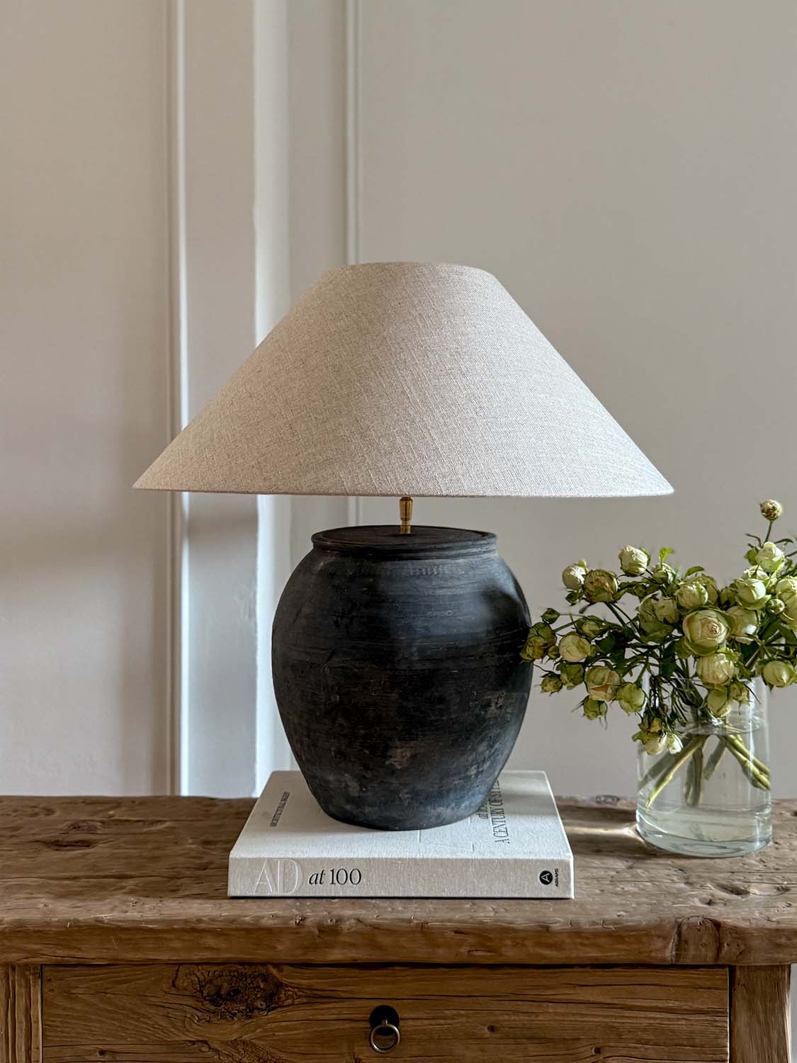 Lampe mit antikem Keramikfuß