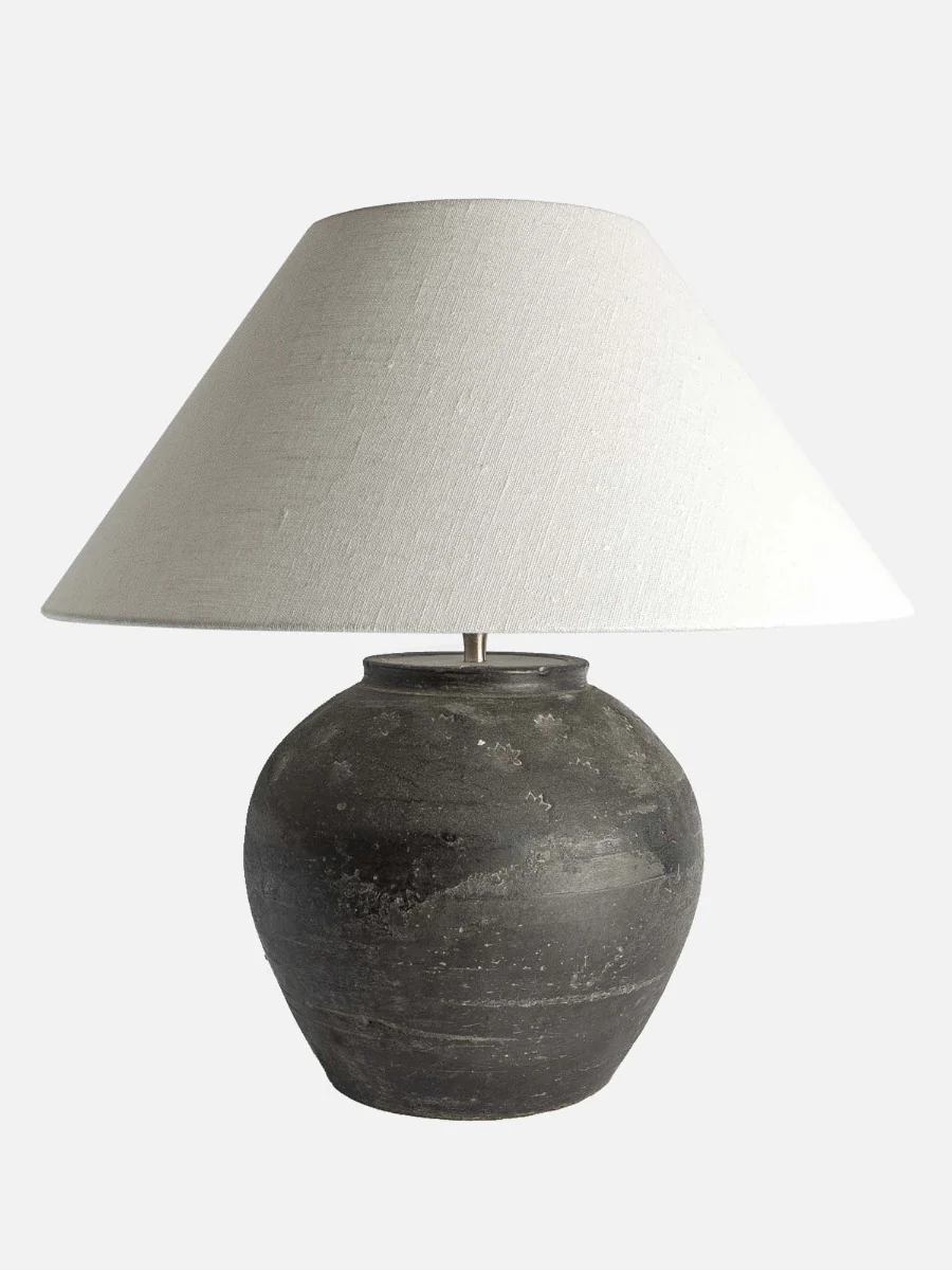 Lampe mit antikem Keramikfuß