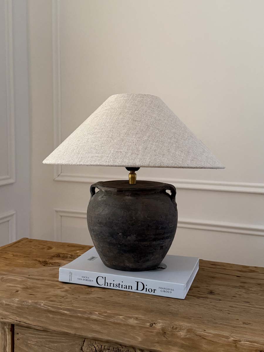 Lampe mit antikem Keramikfuß