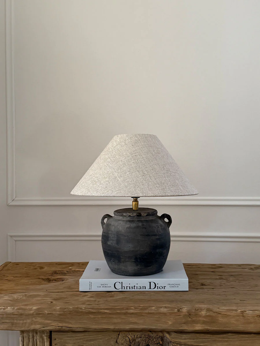 Lampe mit antikem Keramikfuß