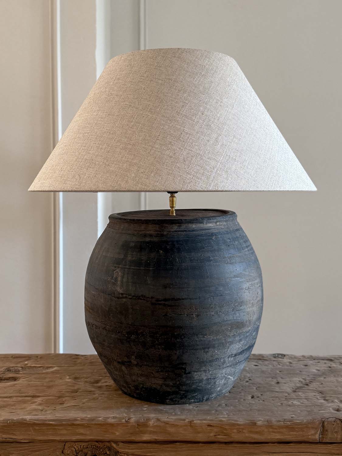 Lampe mit antikem Keramikfuß