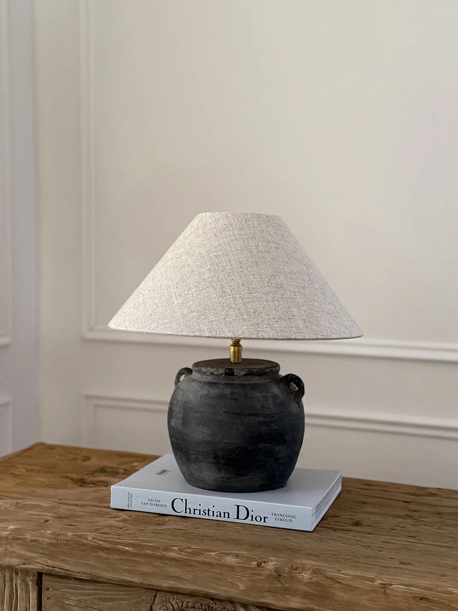 Lampe mit antikem Keramikfuß