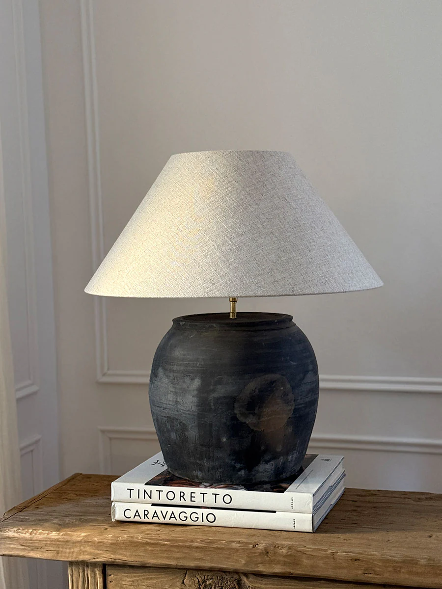 Lampe mit antikem Keramikfuß