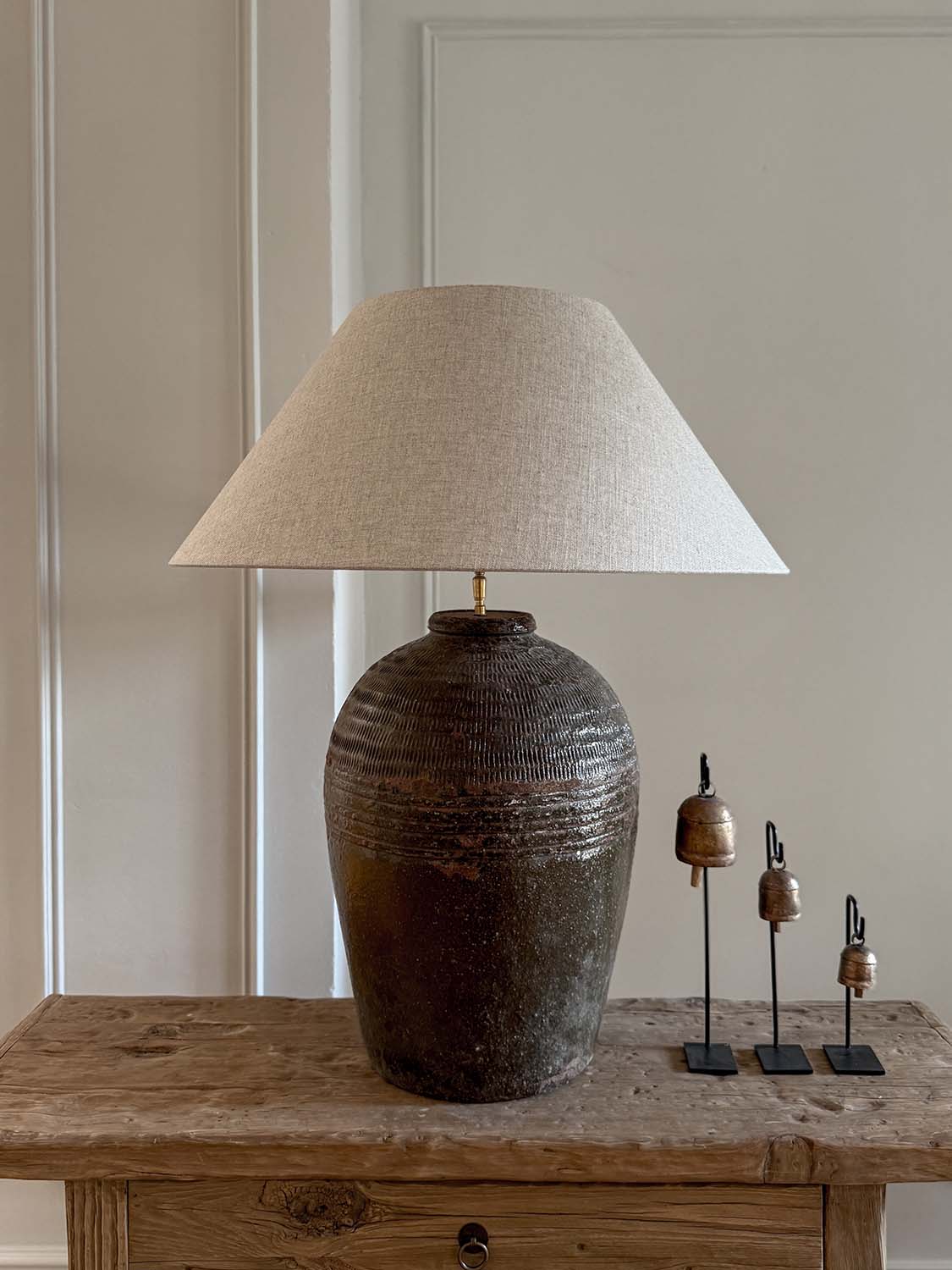 Lampe mit antikem Keramikfuß