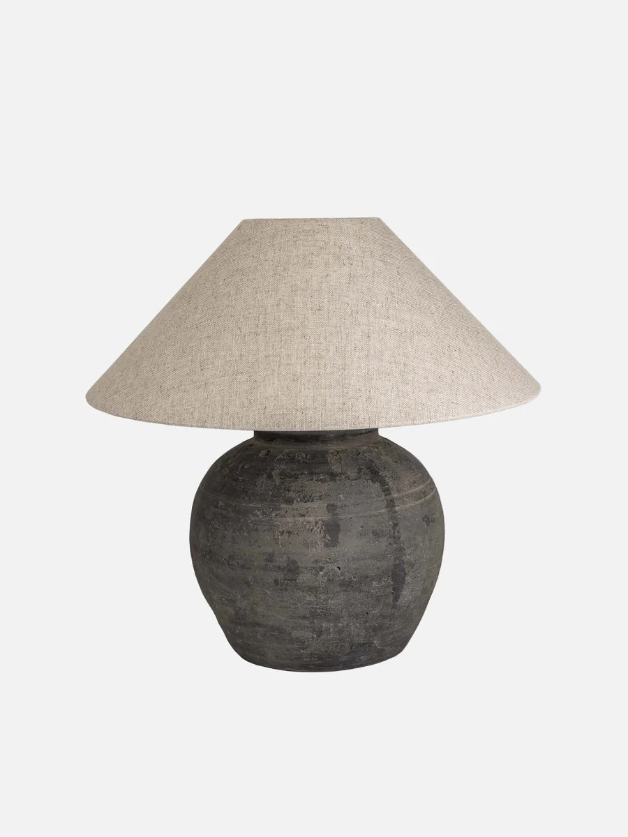 Lampe mit antikem Keramikfuß