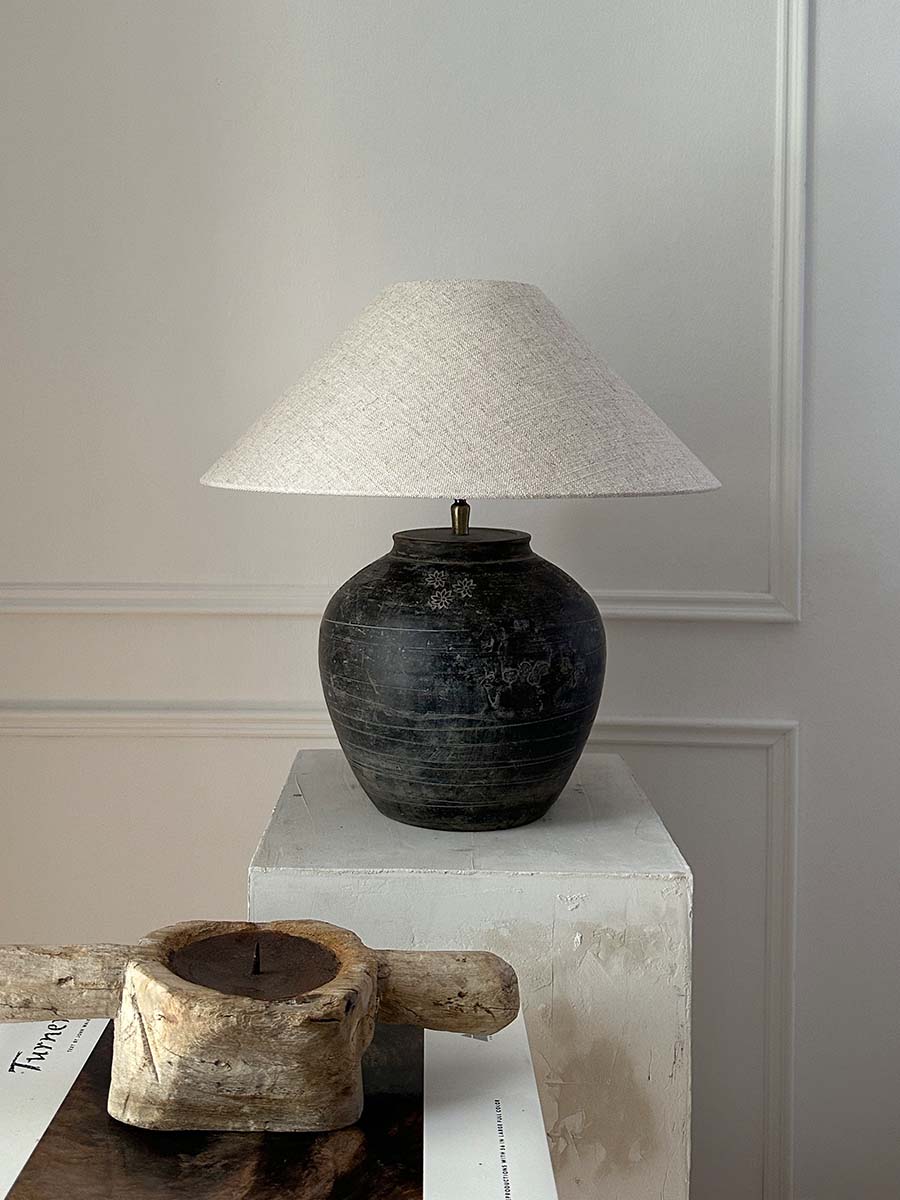 Lampe mit antikem Keramikfuß