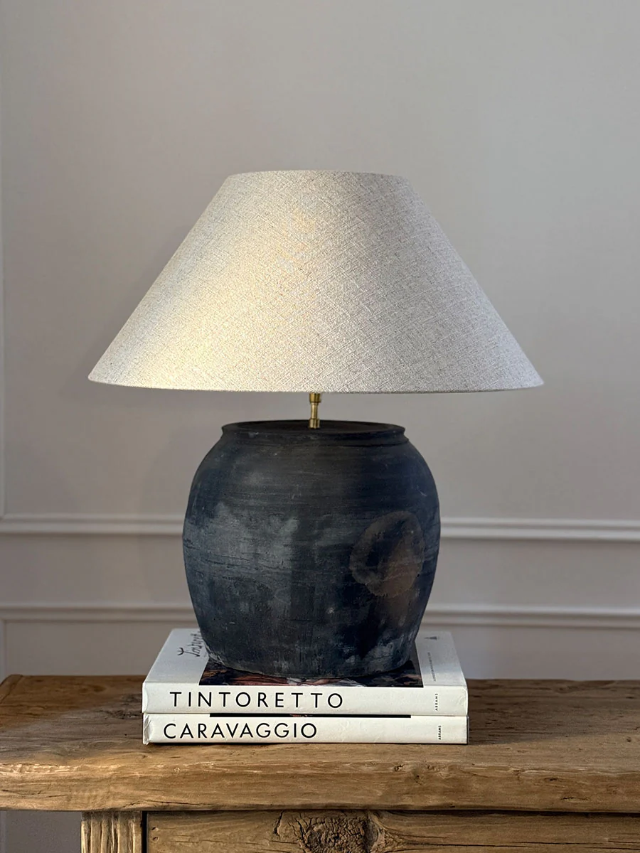 Lampe mit antikem Keramikfuß