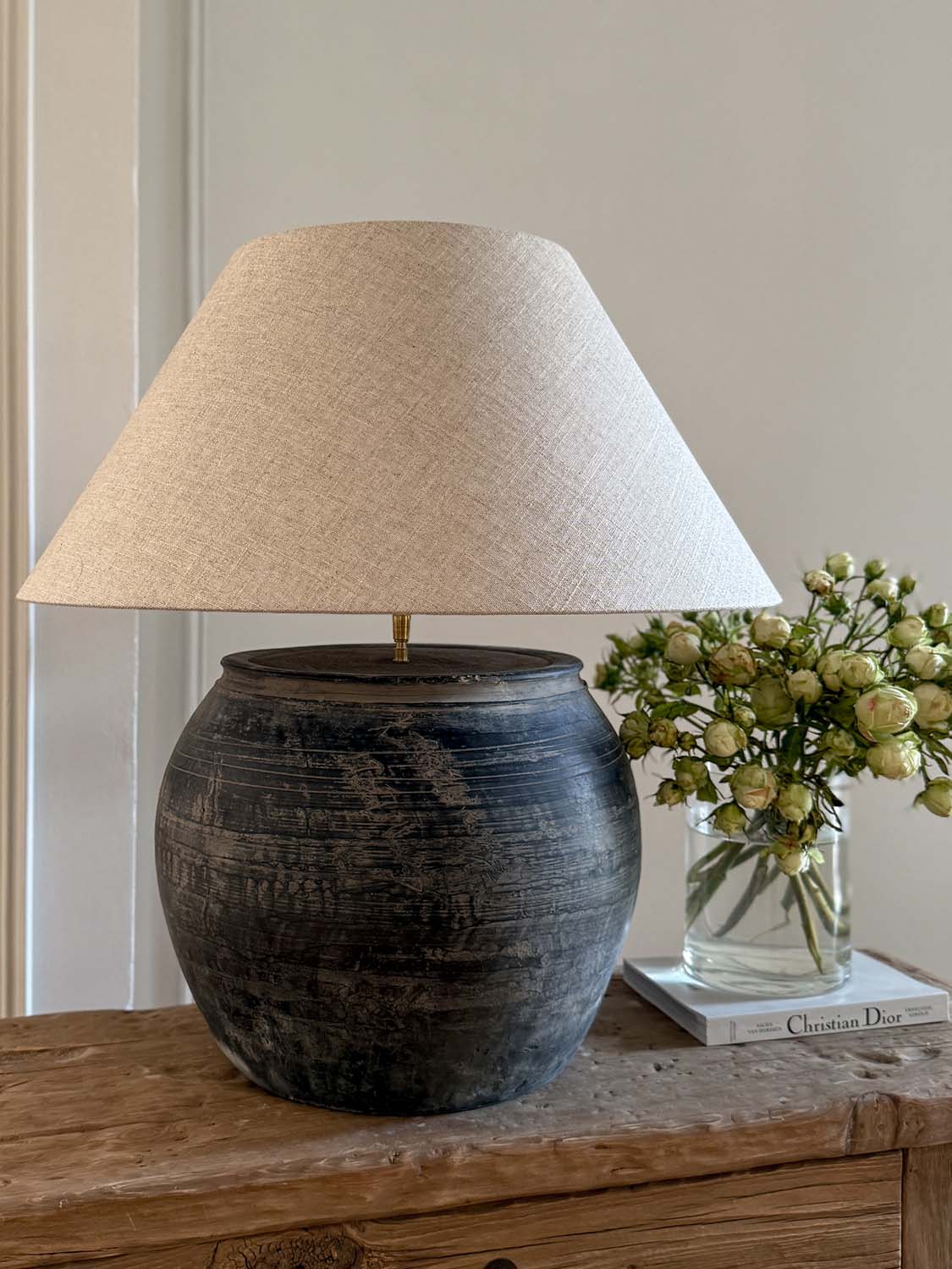 Lampe mit antikem Keramikfuß